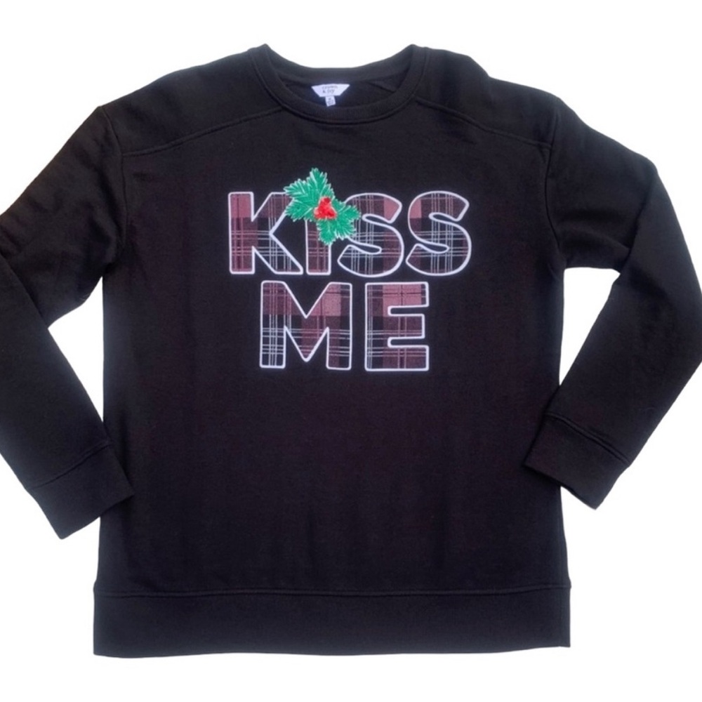 Crown & Ivy Women’s Black Holiday Mistletoe Kiss Me Sweatshirt Size Medium